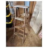 Vintage 4 ft wooden painter step ladder