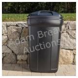 BLK RUBBERMAID ROUGHNECK 30 GAL TRASH CAN USED,