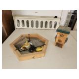 2 decorative bird feeders