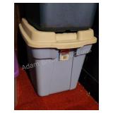 Rubbermaid rough tote 22 gallon storage tote