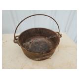 Antique vintage cast iron 5 qt pot, made in USA
