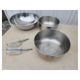 Assorted stainless steel mixing bowls and Sunbeam