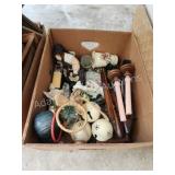 Box of assorted household decor Box of assorted household decor