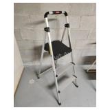 Rubbermaid 2.5 ft step ladder Rubbermaid 2.5 ft step ladder