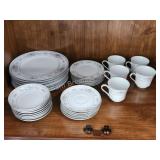 33 pieces vintage Diane fine porcelain China 33 pieces vintage Diane fine porcelain China
