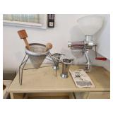 Vintage Victorio strainer set Vintage Victorio strainer set