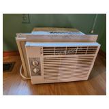 GE window air conditioning unit, model aey05lvq1,