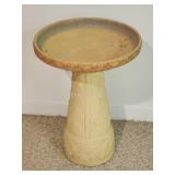 Decorative two-piece 24-in stone bird bath