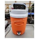 Rubbermaid 2 gallon drink dispenser Rubbermaid 2 gallon drink dispenser