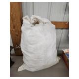 Bag of assorted feed bags Bag of assorted feed bags