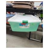 Rubbermaid snap top 30 quart clear storage tote Rubbermaid snap top 30 quart clear storage tote
