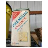 Vintage Nabisco Premium Saltines cracker tin Vintage Nabisco Premium Saltines cracker tin