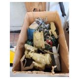LARGRLE assortment vintage plastic toys - Army LARGRLE assortment vintage plastic toys - Army