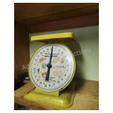 Vintage American Family scale food scale