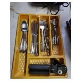 Service for 4 silverware, plastic storage