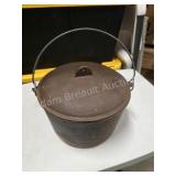 Vintage cast iron 8-D dutch oven pot