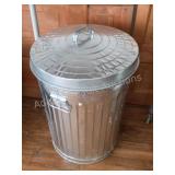 Galvanized Metal Trash Can w/ Lid. Heavy duty