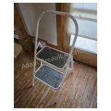 WHITE METAL 2-STEP STEP STOOL