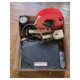 ELECTRONICS AND HOUSEHOLD ACCESSORIES LOT IN
