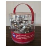 WILTON COOKIE CUTTER SET 18 PIECES IN PLASTIC