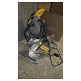 DeWalt DW713 Compound Miter Saw