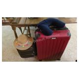Assorted Luggage & Travel Lot - 2 suitcases, n