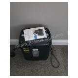 Amazon basics paper shredder