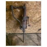 VINTAGE BENNETT CAST IRON HAND-CRANK OIL & FLUID