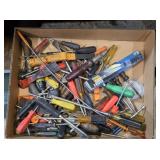 BOX LOT ASSORTED SCREWDRIVERS