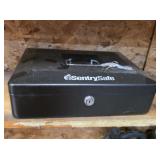 SENTRY SAFE METAL LOCKING CASH BOX W/ KEYS