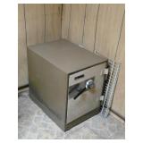 VINTAGE MONTGOMERY WARD 9042 FLOOR SAFE