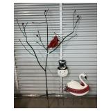 Outdoor Christmas Decor: Swan, Tree, Stake