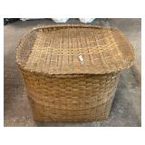 Large wicker Basket with hinge lid