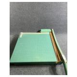 Paper cutter