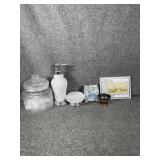 Bathroom decor & supplies