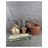 Baskets & decor sign