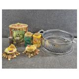 Vintage cans and salt and pepper shakers