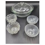 Glass Pyrex mixing bowl and Sunday cuos