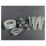 Vintage Daisy & Button Crystal Clear 3-Toed Bowl,