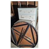 Dresser stand round table