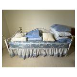 Twin Day Bed with sheets, Blankets, pillows