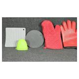 Hot pads, pan grips, oven gloves, and more