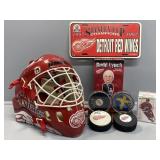 Hockey-RedWings helmet, autographed hockey