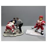 The "Face-Off" , Detroit Red Wing player no puck