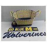 U of M-Vinyl basket, loofah, 2 metal signs