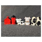 Salt - Pepper Sharkers, Barn & Silo Cows, Cow