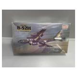 Boeing B-52H Stratofortress -1:14 Model Kit