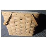 Wicker picnic basket