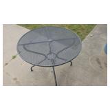 Round metal patio table