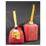Plastic gas can 2 1/2 gallon (2)